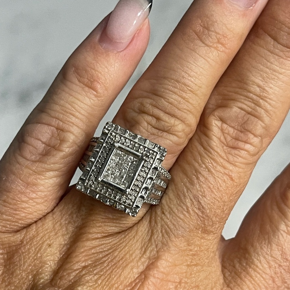 Elegant Silver Square Diamond Ring